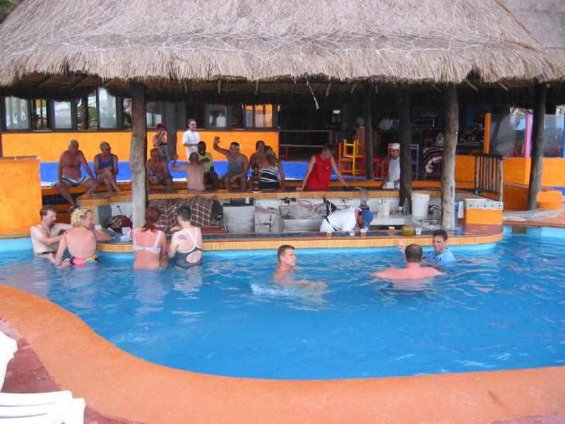 013 Pool Bar