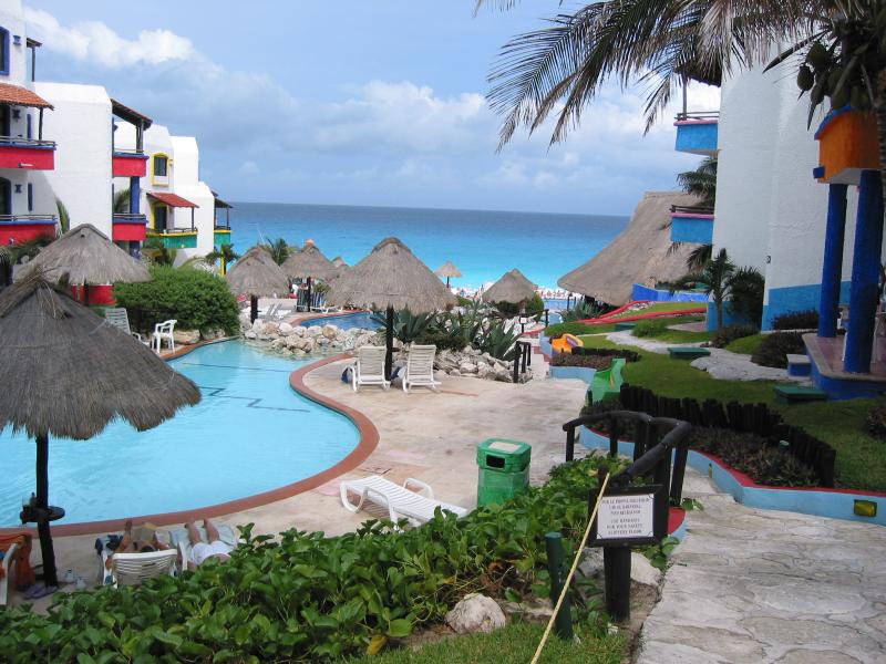 078 Hotel Pools